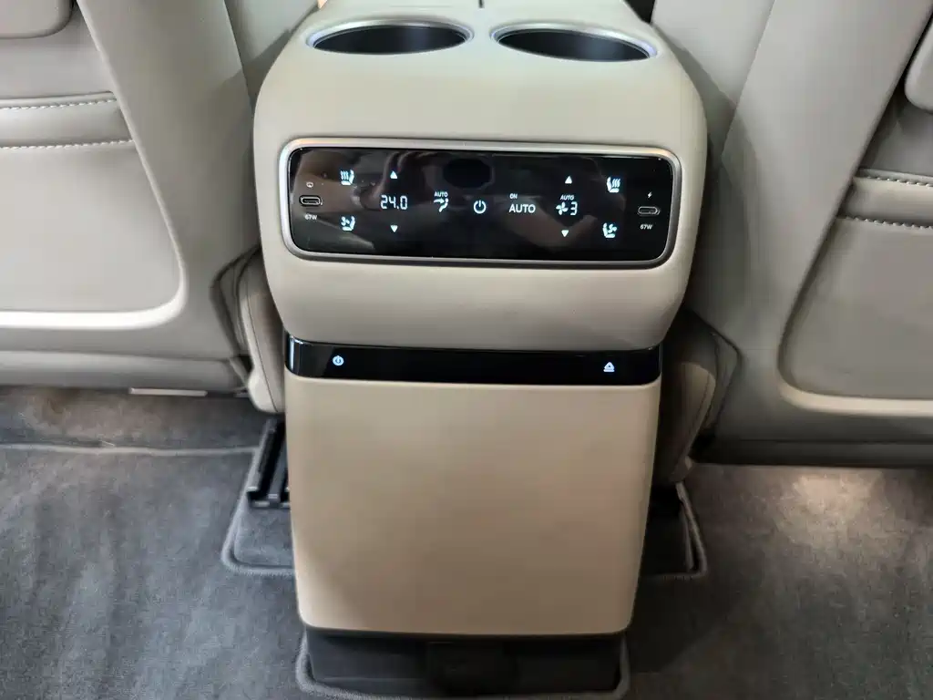 Li Auto i8 2025 — фото 11