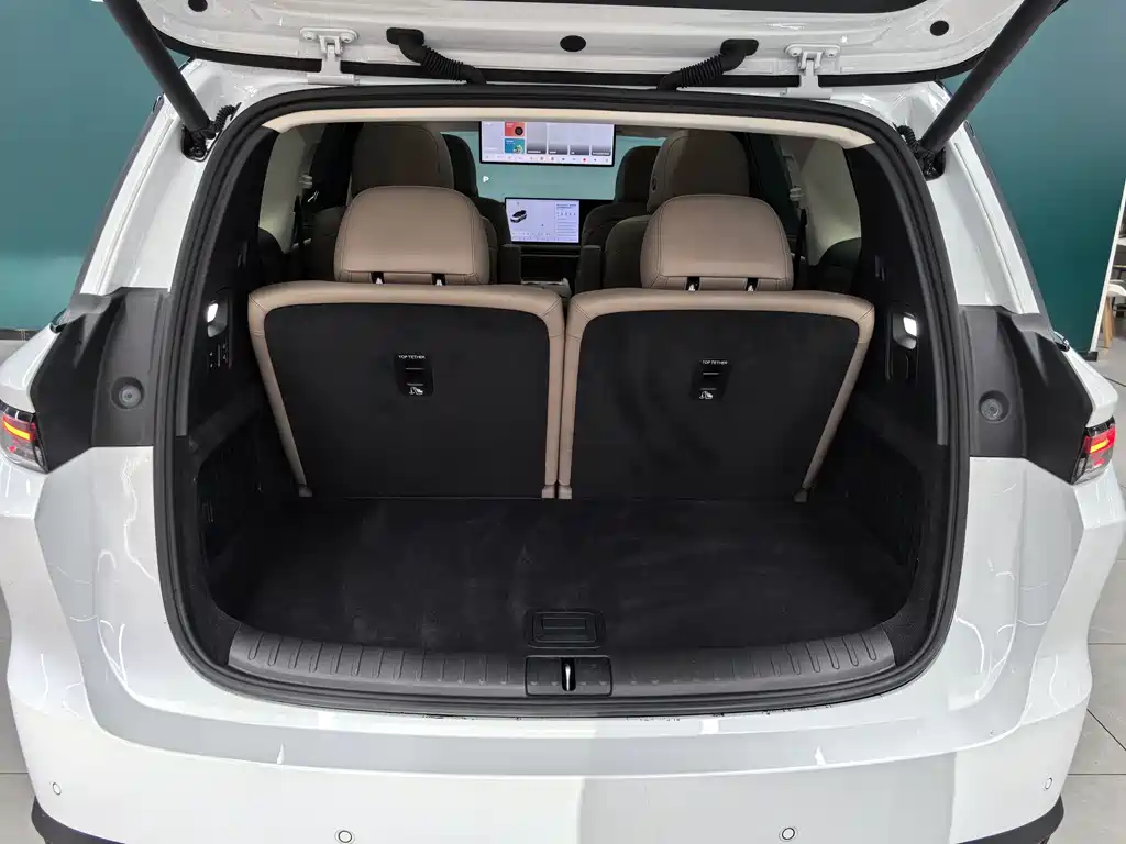 Li Auto i8 2025 — фото 12