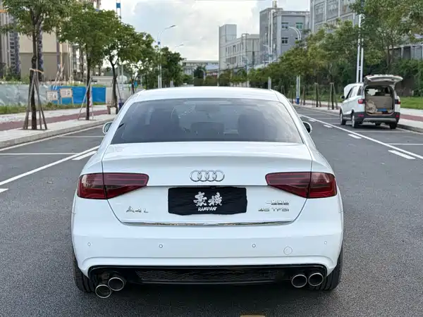 Audi A4L 2015