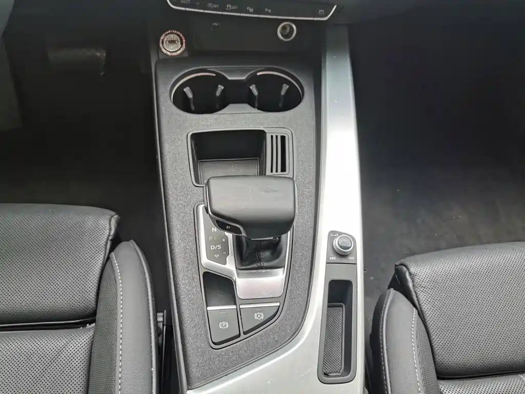 Audi A4L 2021