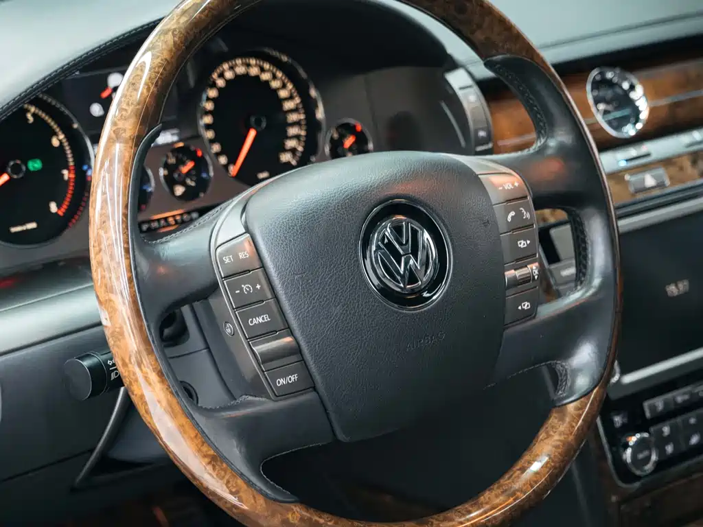 Volkswagen Phaeton 2016 — фото 16