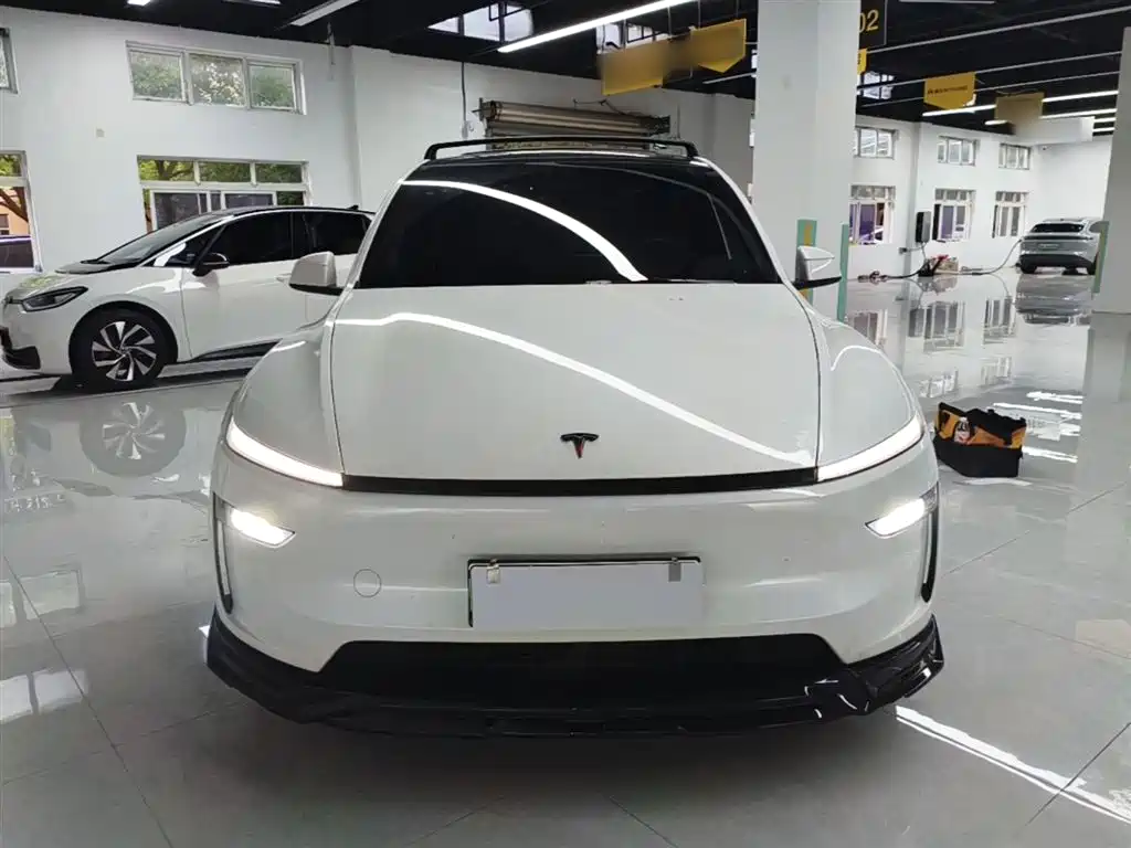 Tesla Model Y L 2026 — фото 3