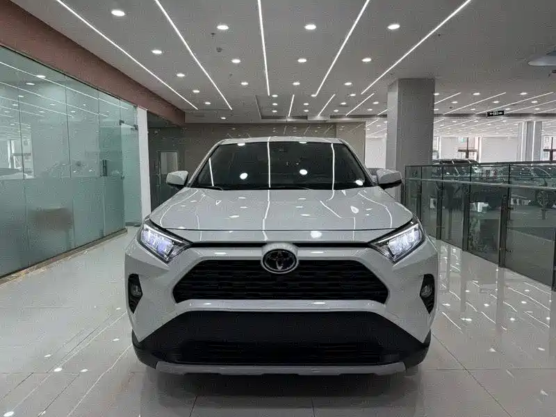 Toyota RAV4 2020 — фото 2