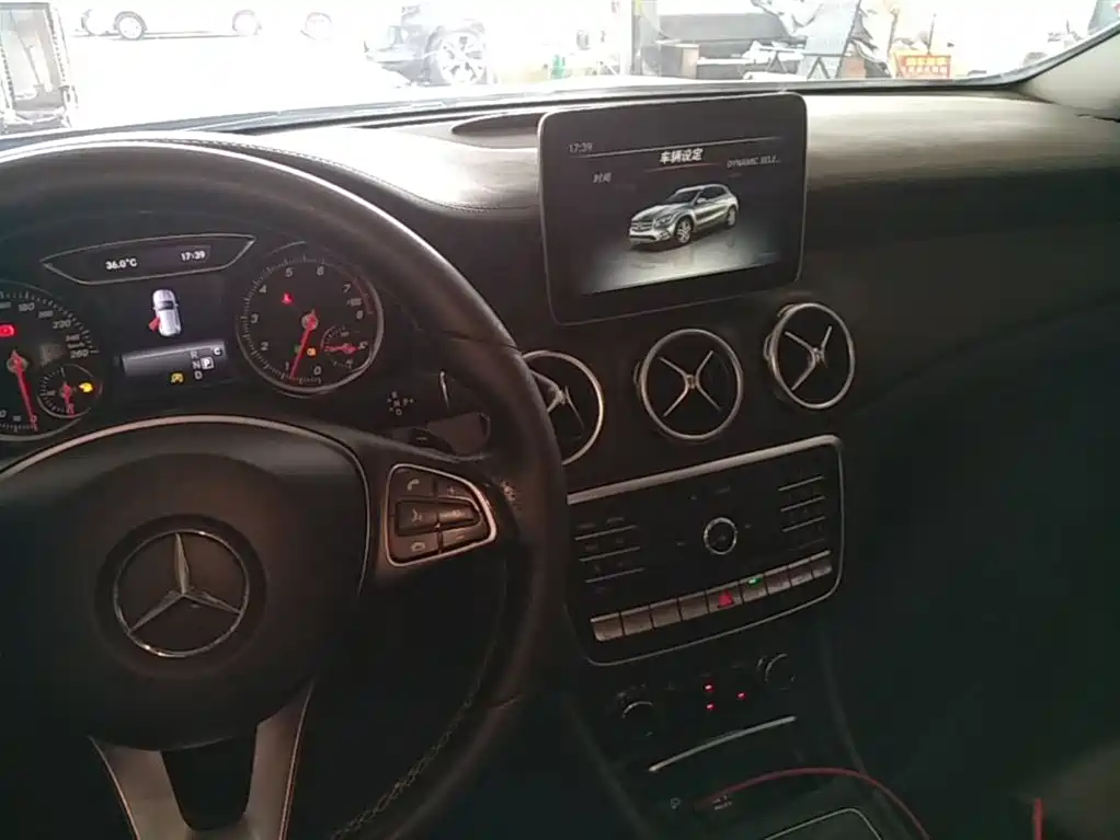 Mercedes-Benz GLA 2018 — фото 14