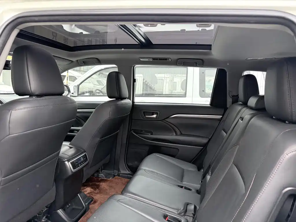 Toyota Highlander 2018 — фото 12