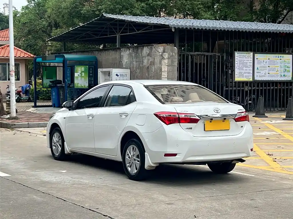 Toyota Corolla 2015 — фото 9