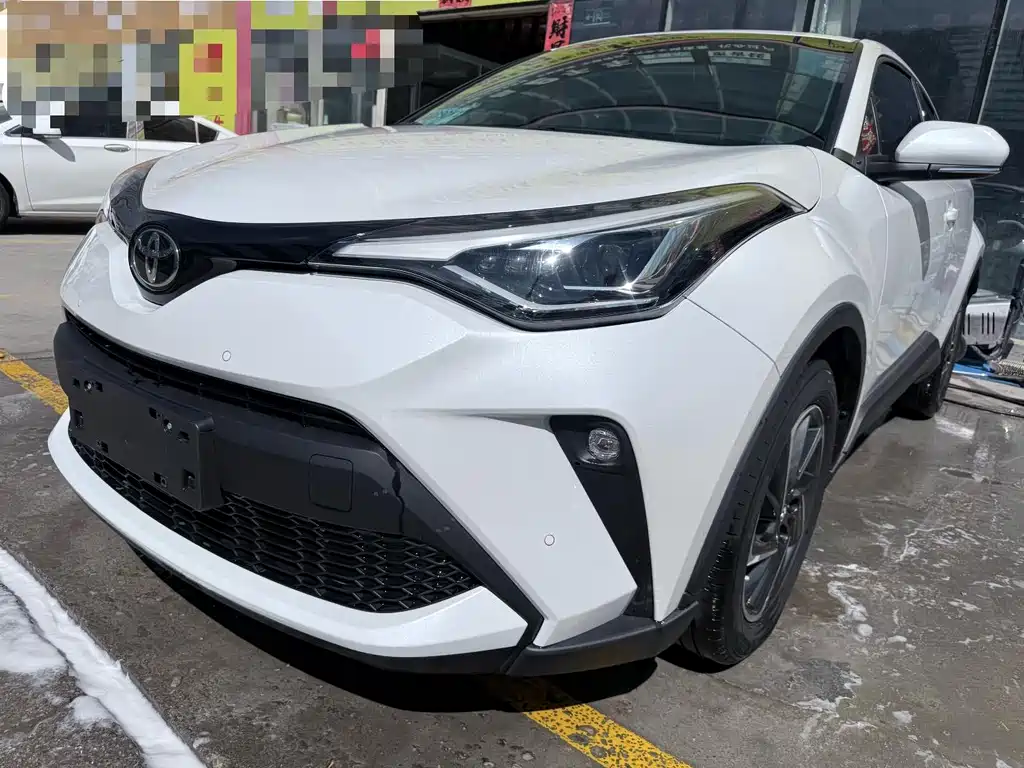 Toyota C-HR 2023 — фото 1
