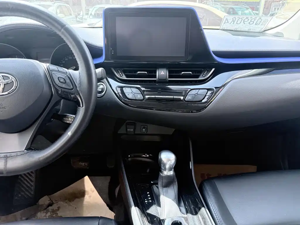 Toyota C-HR 2023 — фото 16