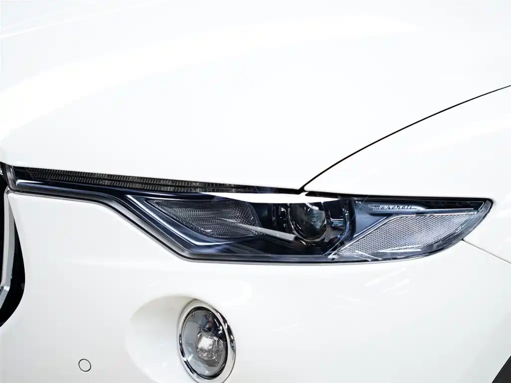 Maserati Levante 2018 — фото 18