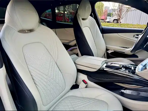 Aston Martin DBX 2022