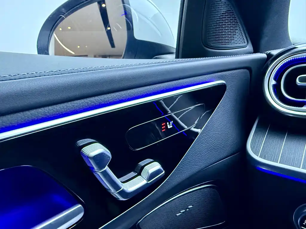 Mercedes-Benz C-Class 2023 — фото 15