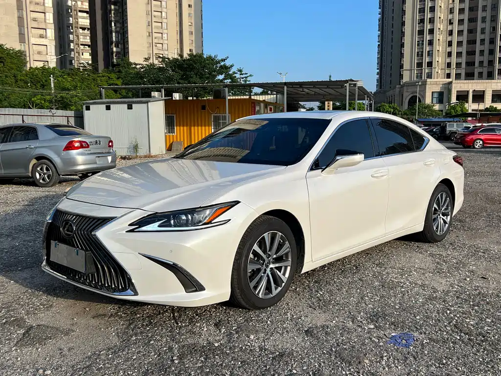 Lexus ES 2019