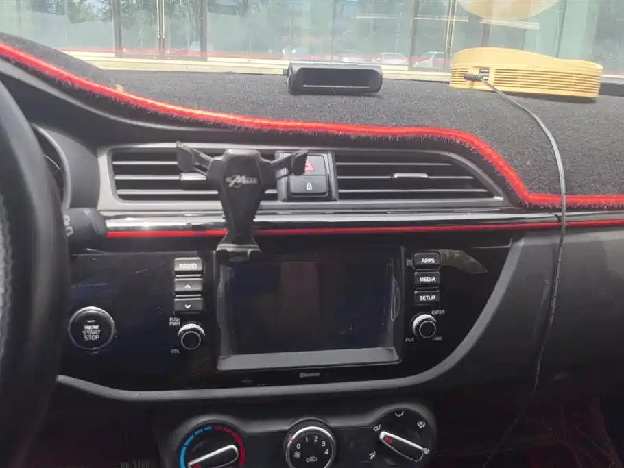 Kia KX Cross 2018 — фото 13
