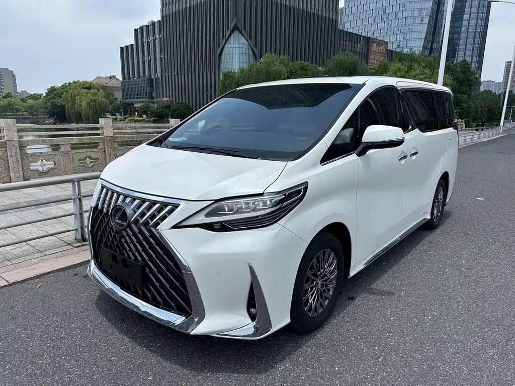Lexus LM 2022