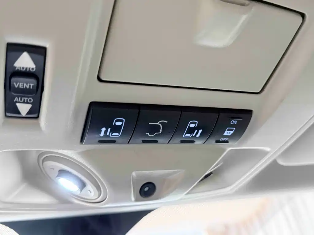 Chrysler Grand Voyager 2015 — фото 18