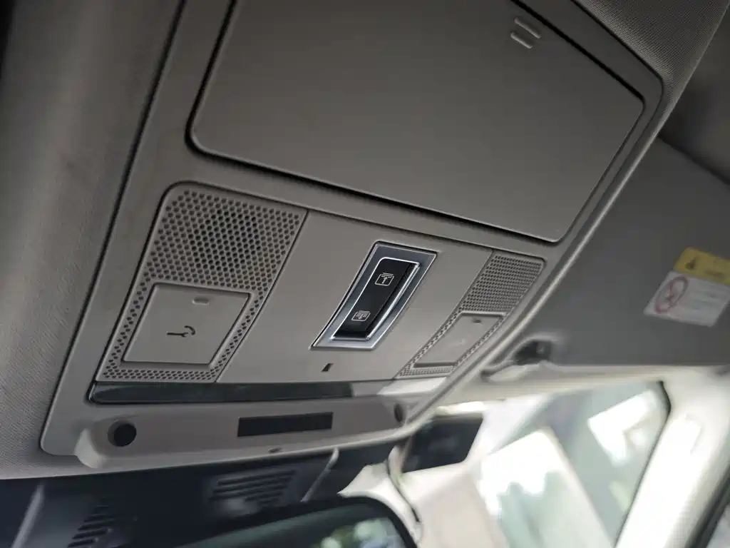 Land Rover Discovery Sport 2018 — фото 15