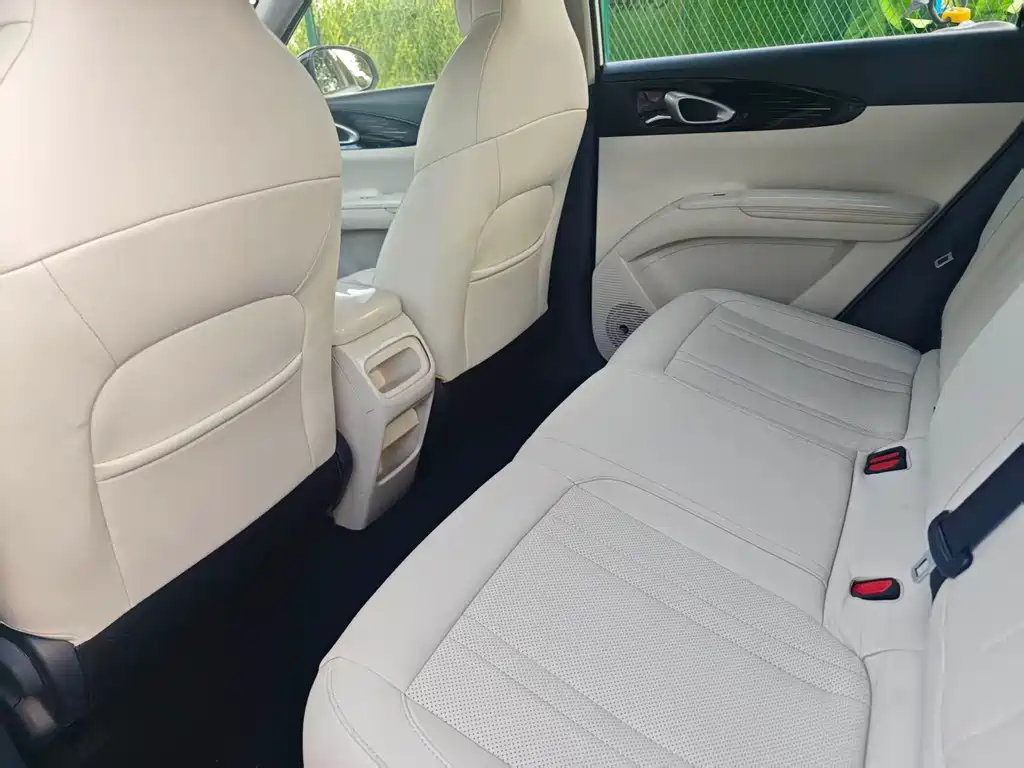 Geely Galaxy Starwish 2025 — фото 9