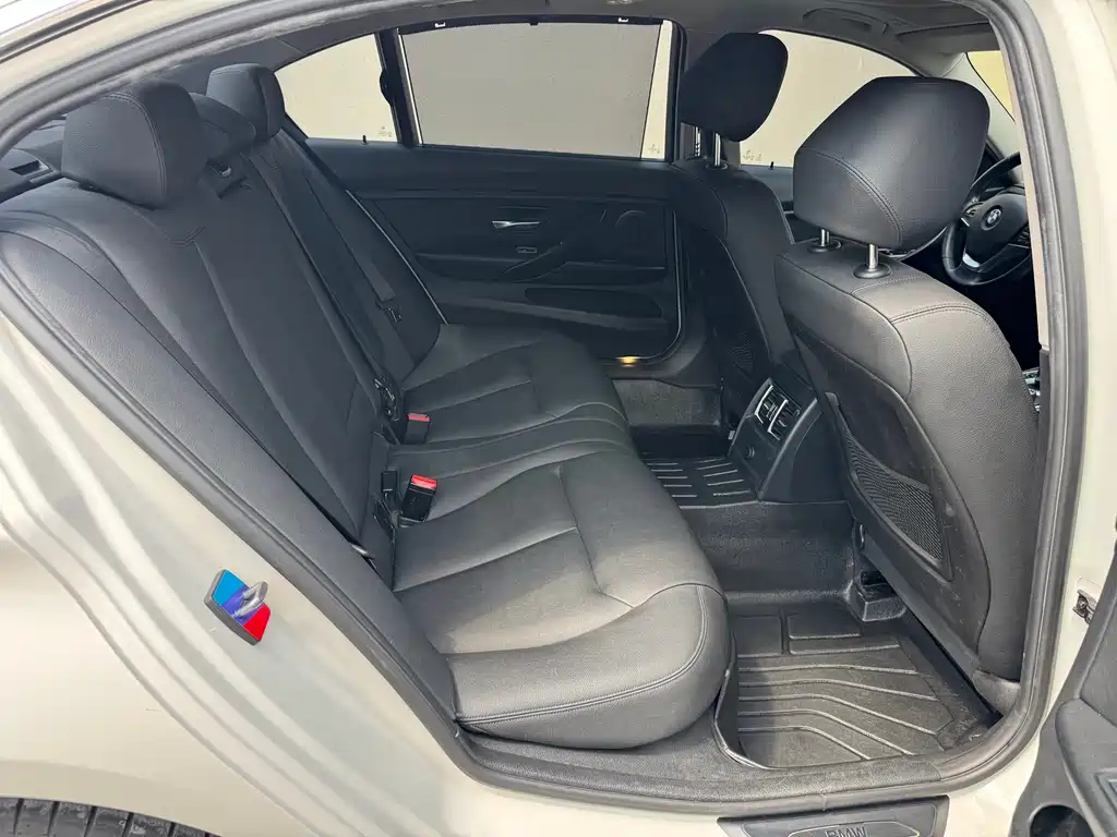 BMW 3 Series 2015 — фото 23