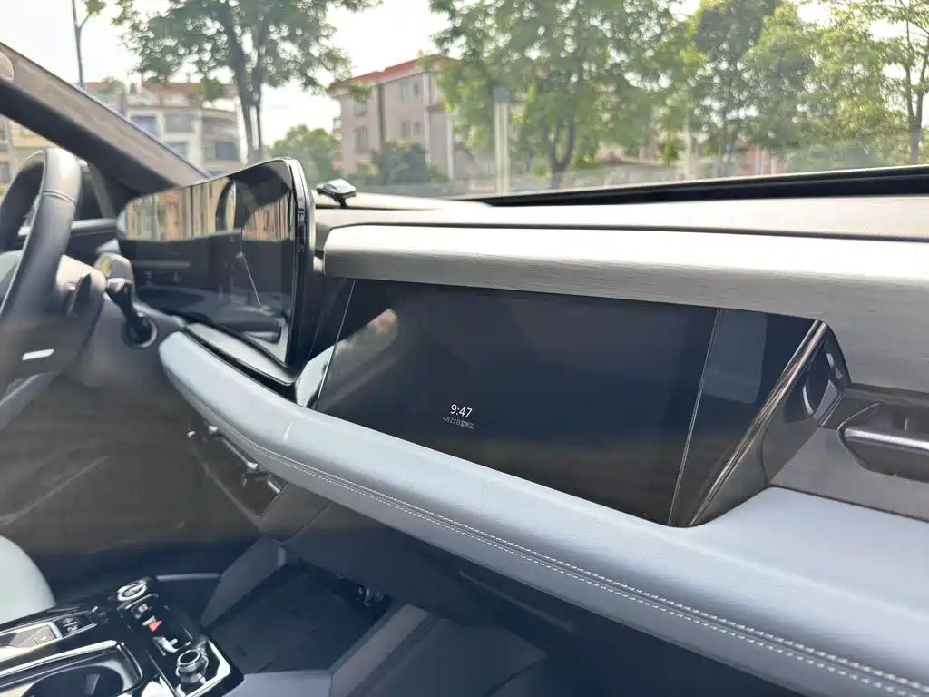 Audi Q6L e-tron 2025 — фото 16