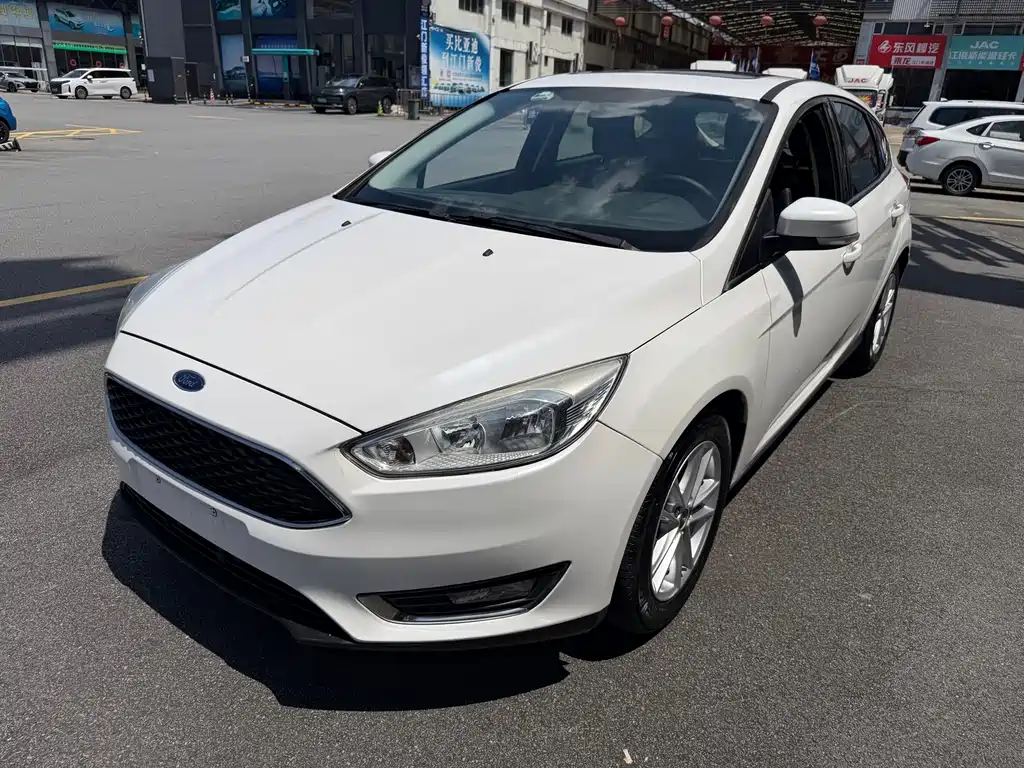 Ford Focus 2015 — фото 1