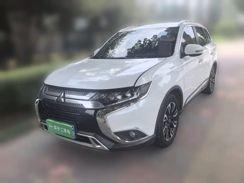 Mitsubishi Outlander 2020 — фото 2