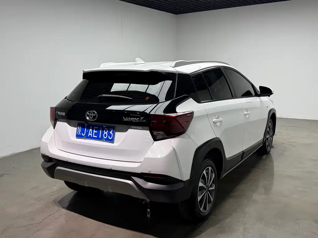 Toyota Yaris L 2022 — фото 38