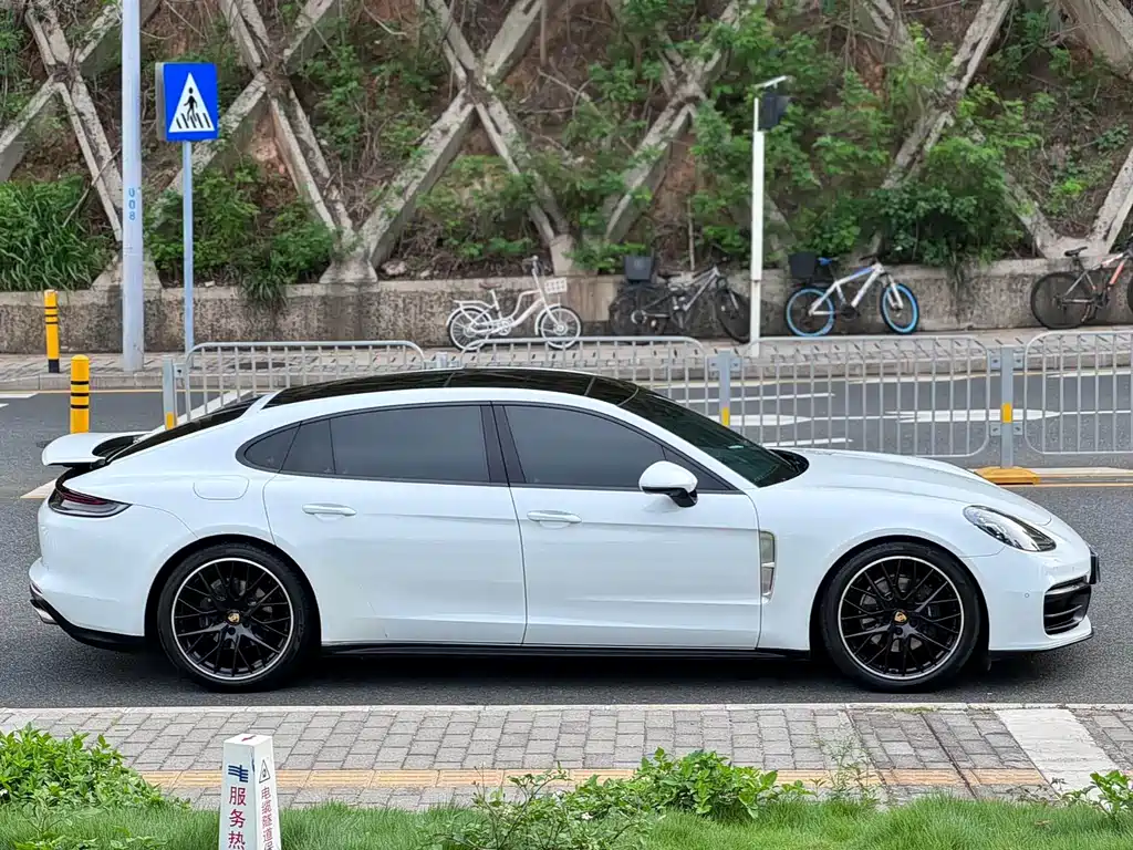 Porsche Panamera 2022