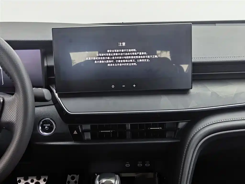 Toyota Camry 2024 — фото 12