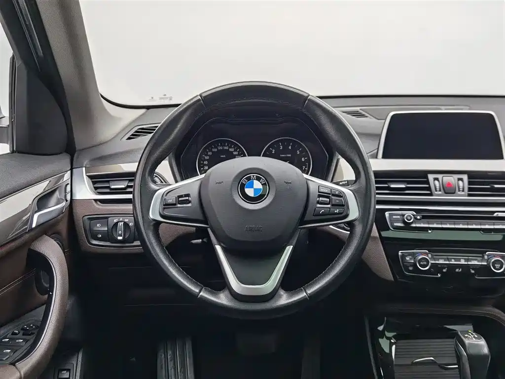 BMW X1 2017 — фото 11