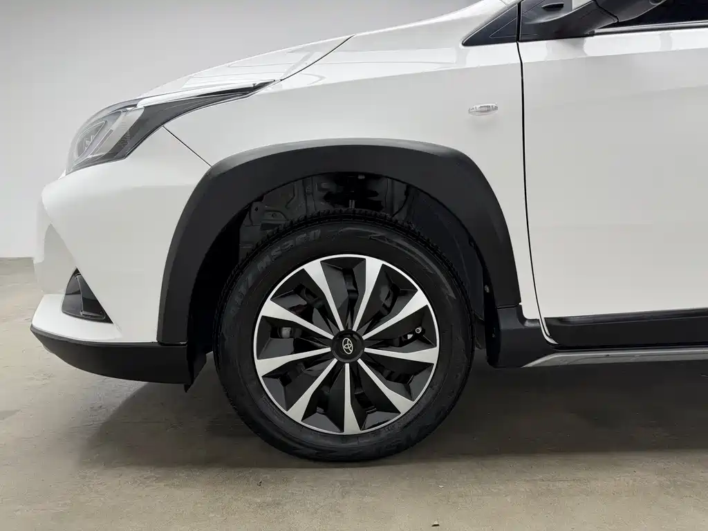 Toyota Yaris L 2022 — фото 34