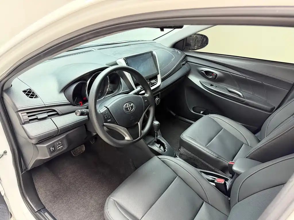Toyota Yaris L 2022 — фото 30