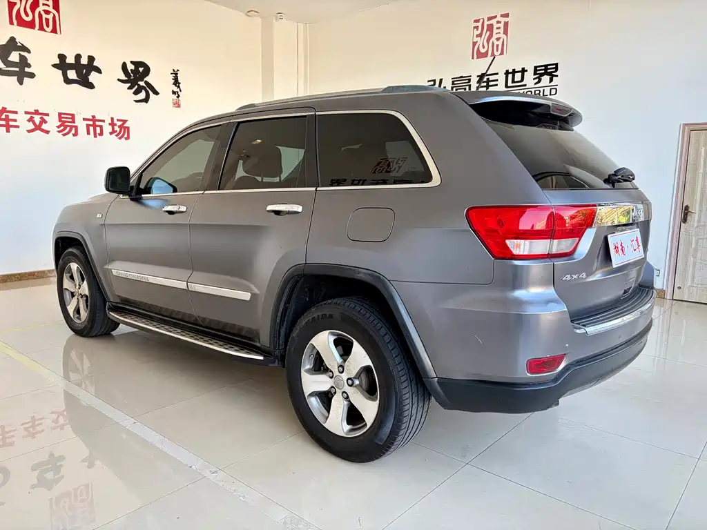 Jeep Grand Cherokee 2012 — фото 17