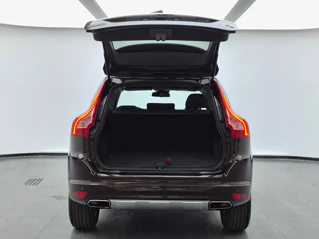 Volvo XC60 2017 — фото 24