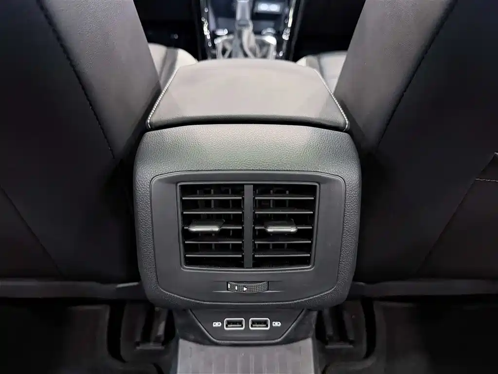 Volkswagen T-Roc 2023 — фото 32