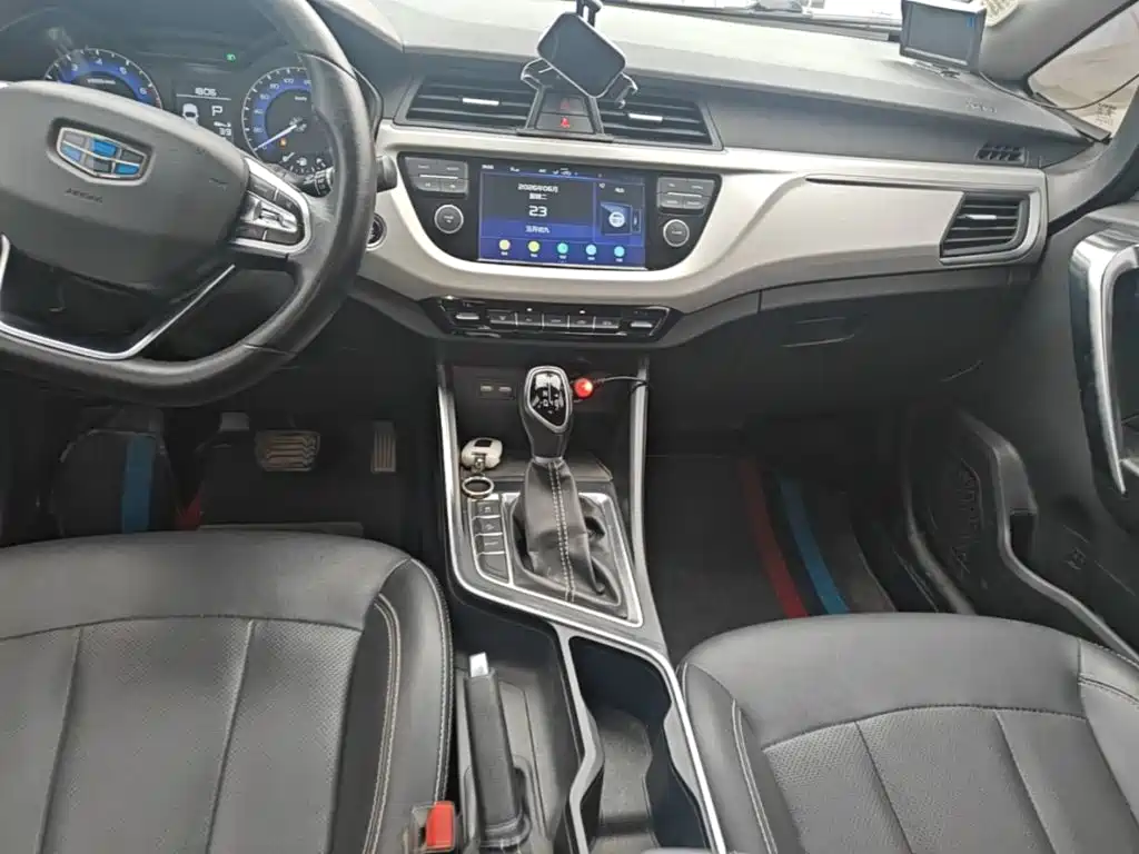 Geely Vision X3 2020 — фото 14