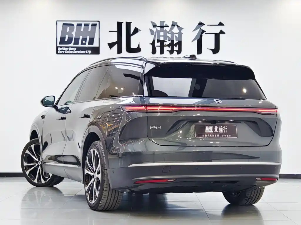 NIO ES8 2023