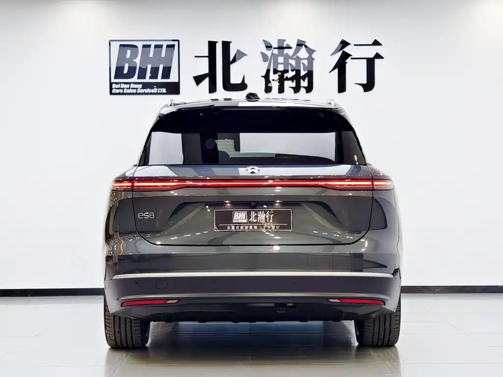 NIO ES8 2023