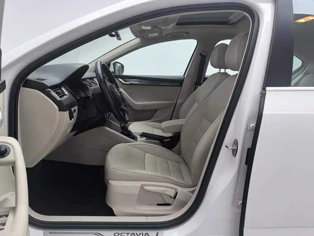 Skoda Octavia 2015 — фото 10