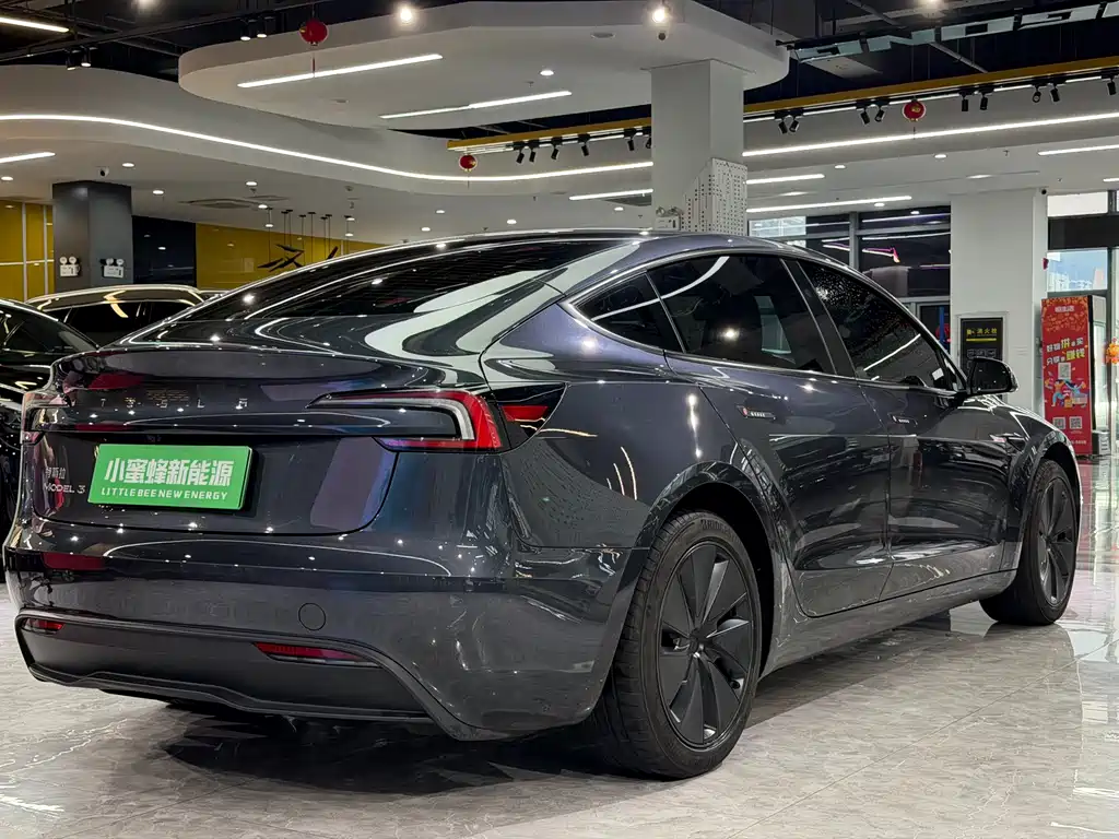 Tesla Model 3 2025 — фото 17