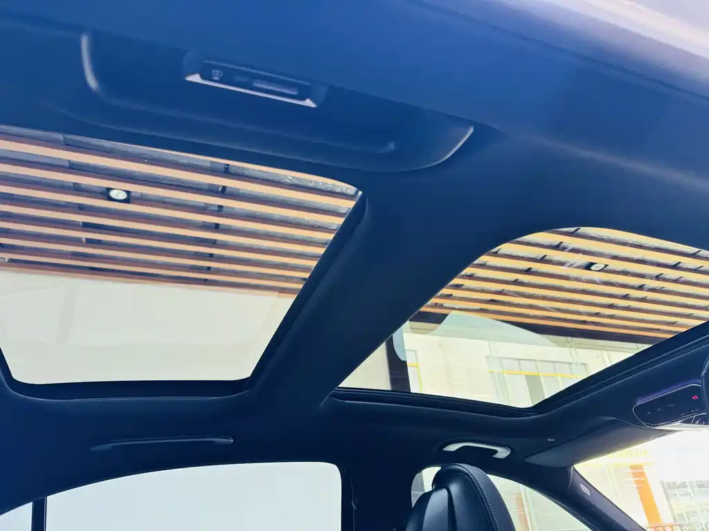 Mercedes-Benz C-Class 2025 — фото 12