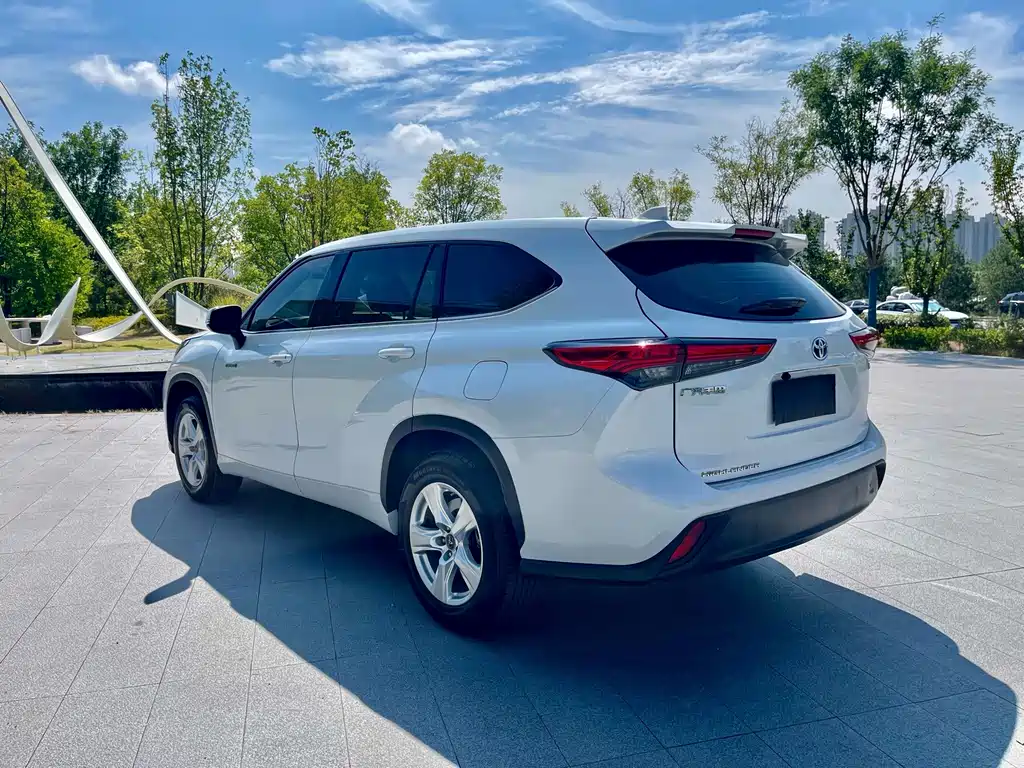Toyota Highlander 2022 — фото 17