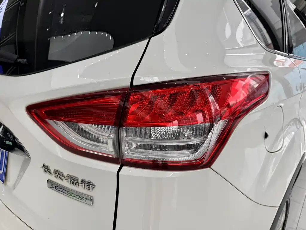 Ford Kuga 2016 — фото 27