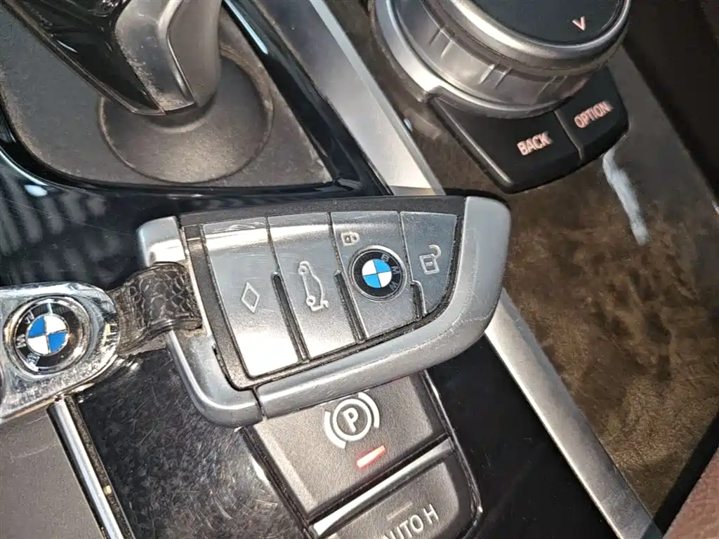 BMW 5 Series 2019 — фото 9