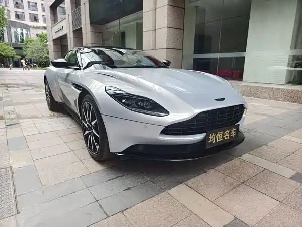 Aston Martin DB11 2022