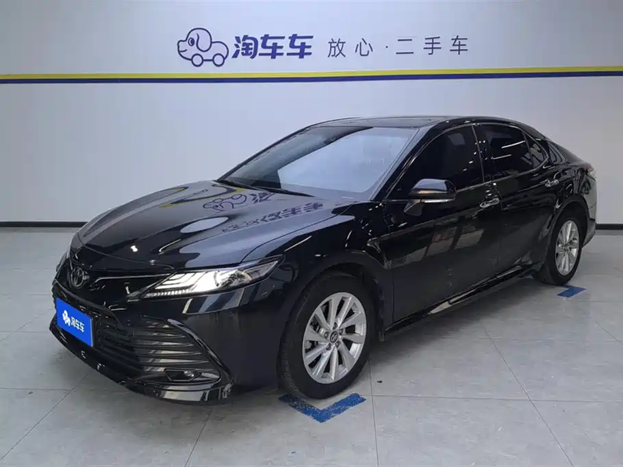Toyota Camry 2022 — фото 1