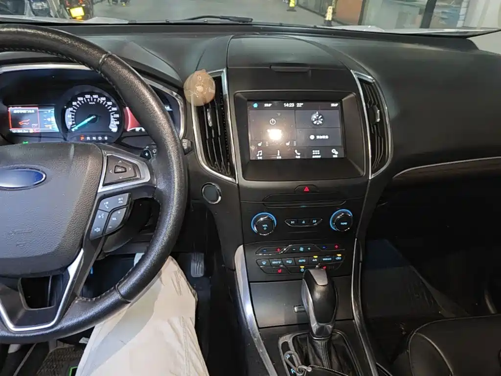 Ford Edge 2019 — фото 10