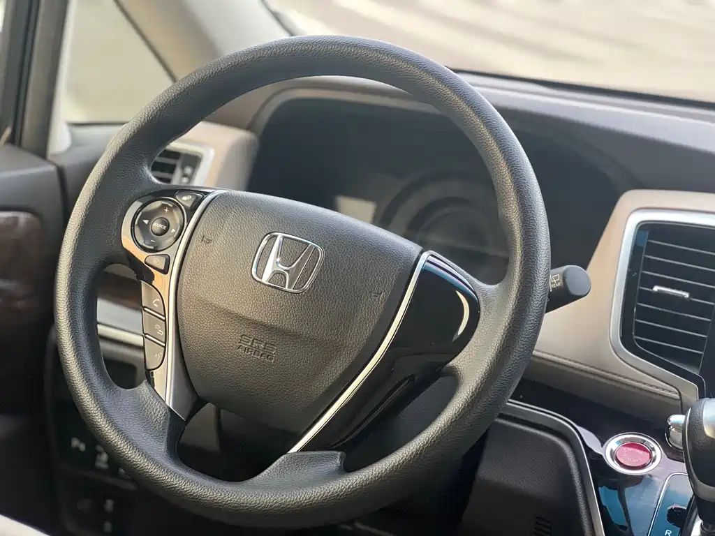 Honda Odyssey 2016 — фото 10