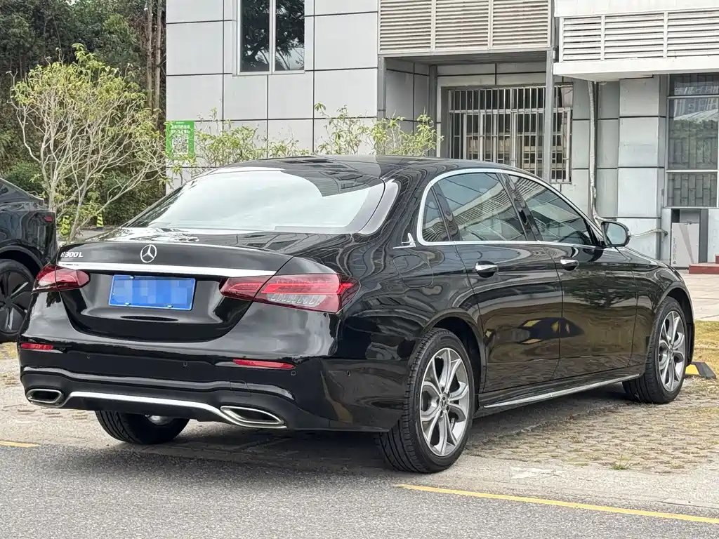 Mercedes-Benz E-Class 2022 — фото 17