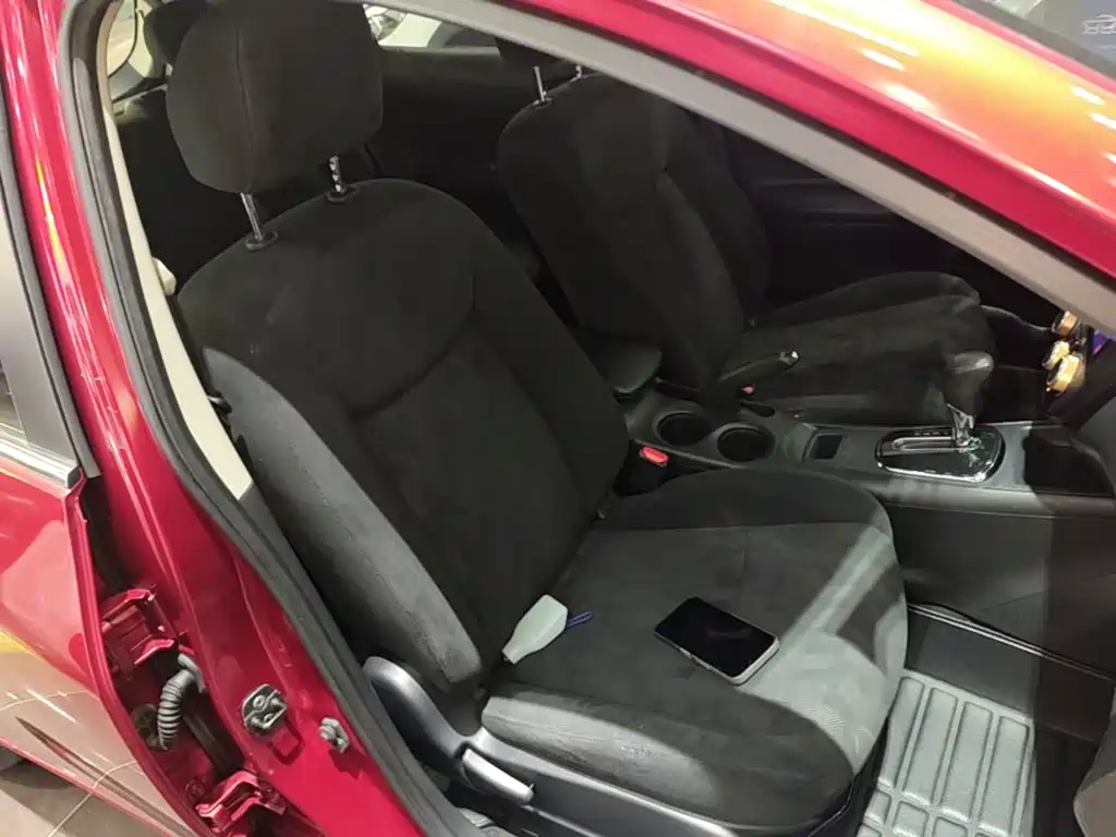 Nissan Tiida 2015 — фото 25