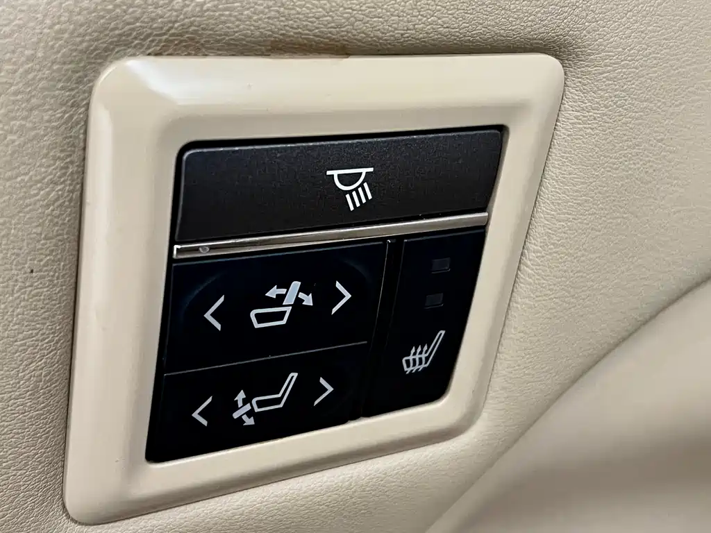 Toyota Alphard 2020 — фото 16